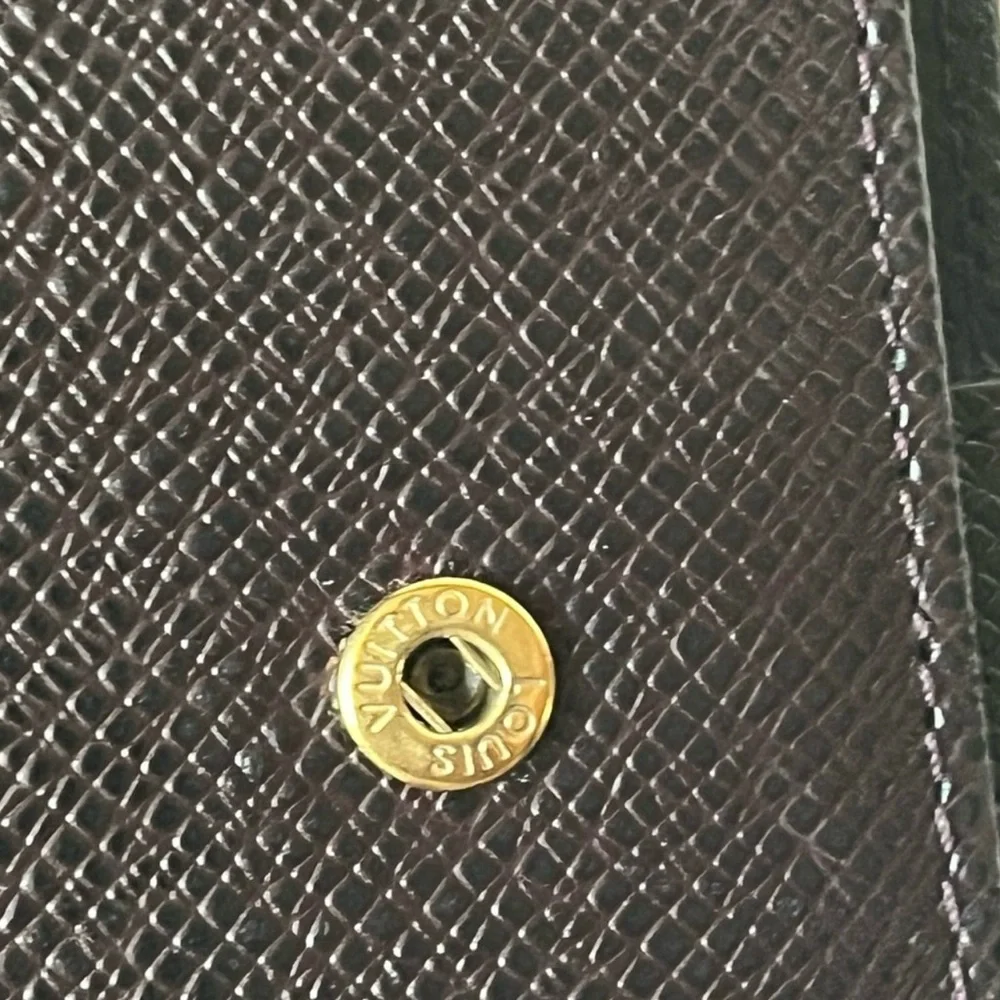 Louis Vuitton stunning authentic
